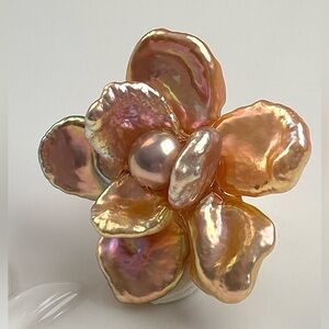 P149-Hamdmade Premium Metallic Gold Petal Pearl Detachable Flower Pendant